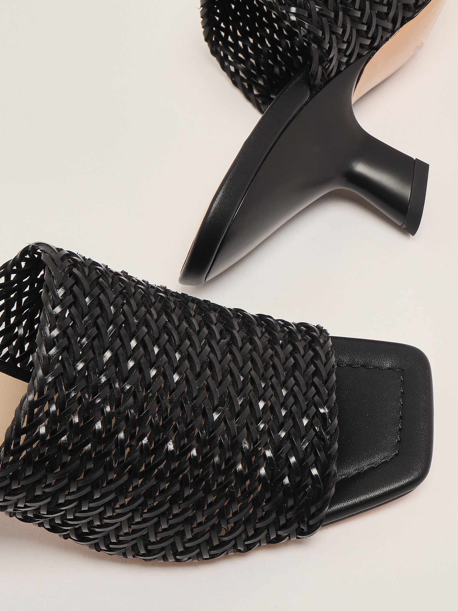 Twinset Sandalo Intreccio Sandal In Nero