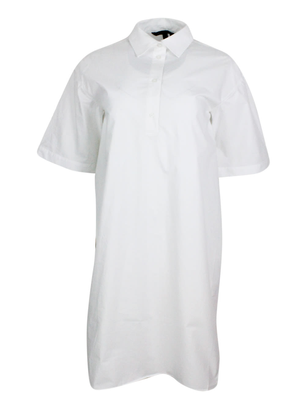 Dress Made Of Soft Cotton With Short Sleeves, With Collar And 4 Button Closure. Side Slits On The Bottom.