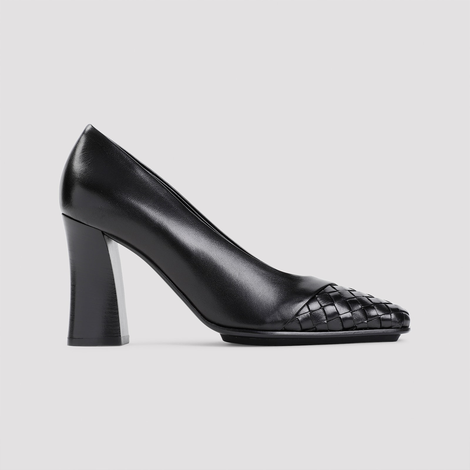 Shop Bottega Veneta Leather Pump In Black