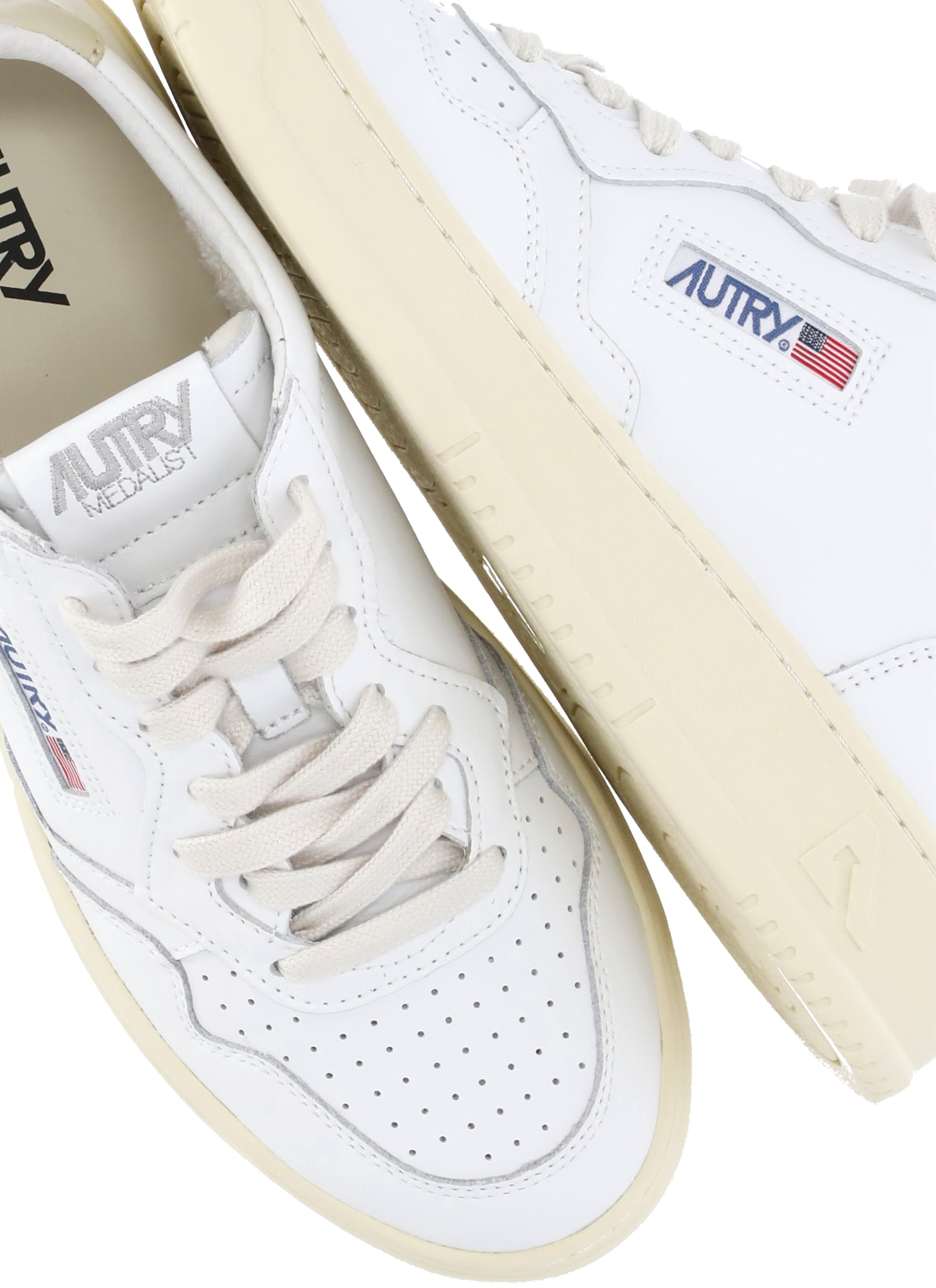 Autry 'medalist' White Low Top Sneakers With Contrasting Heel Tab In White