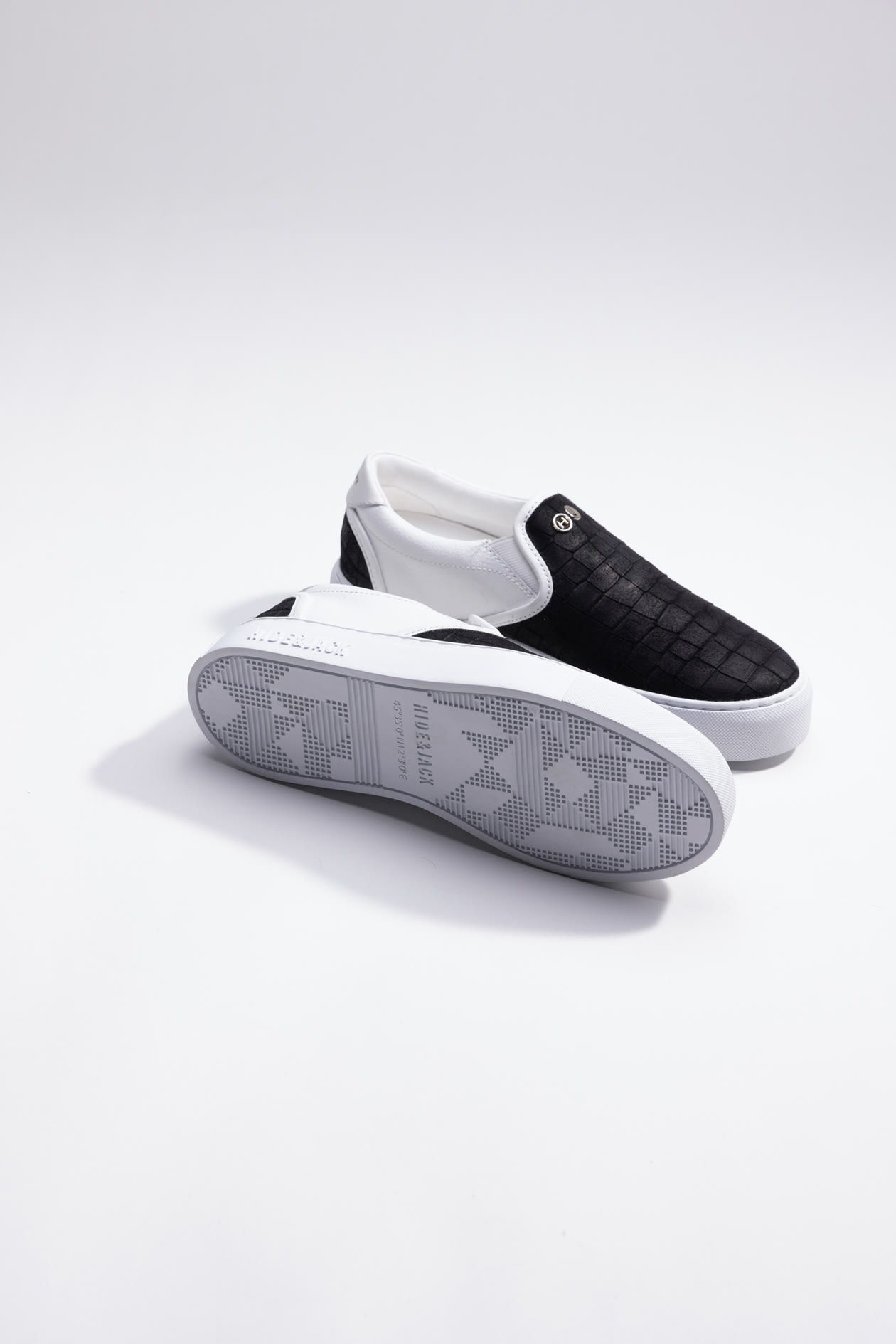 Hide & Jack Low Top Sneaker - Fuji Black