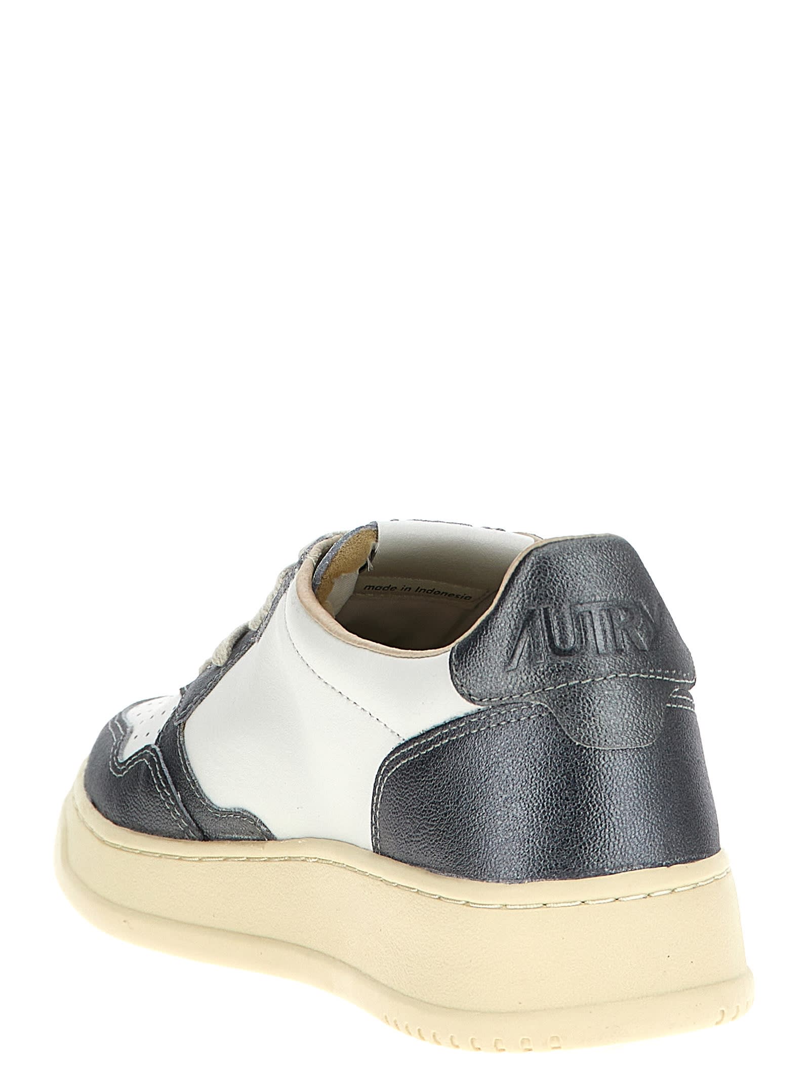 Shop Autry Medalist Low Sneakers In Silver