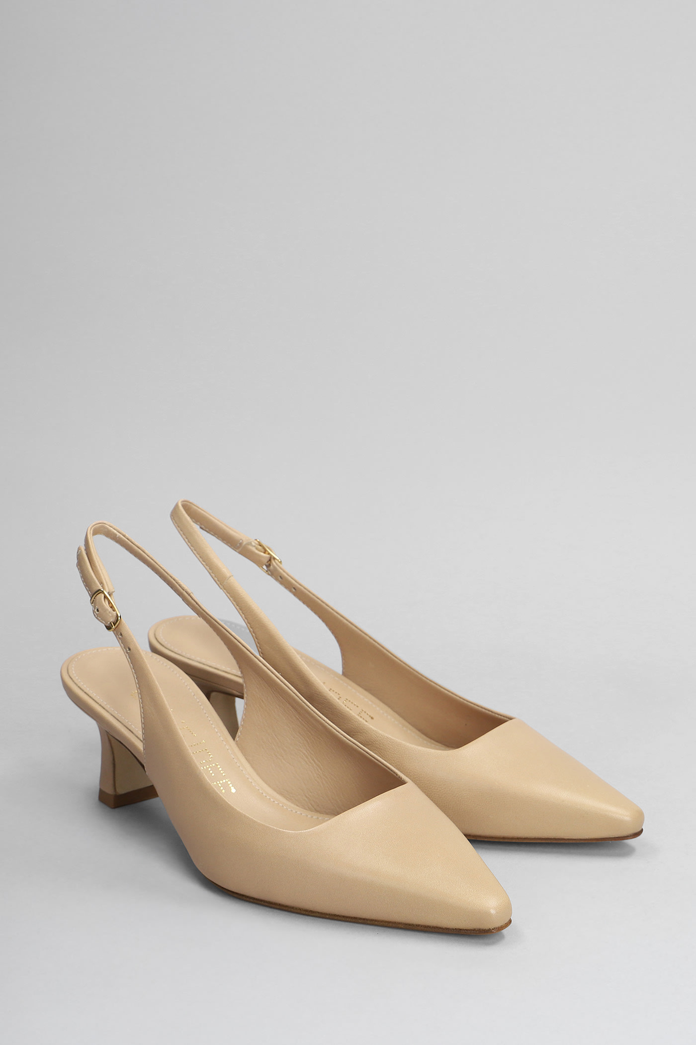 Julie Dee Pumps In Powder Leather In Powder