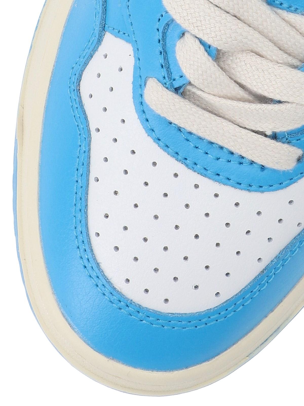 Shop Autry Low Sneakers Medalist In Blue/white