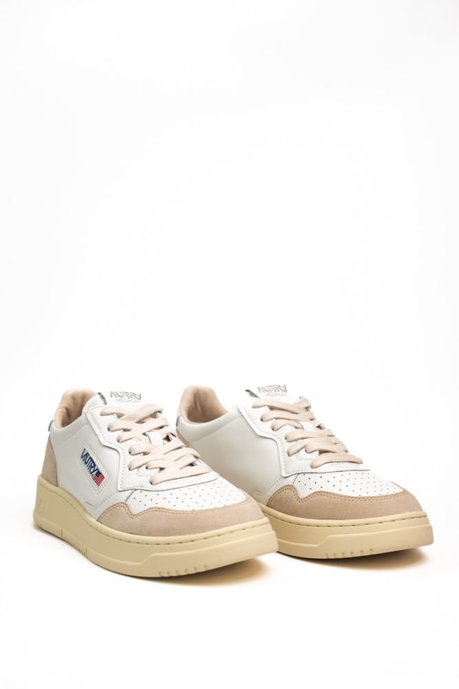 Shop Autry Medalist Low Sneakers In White Leather And Suede In Leat/suede White