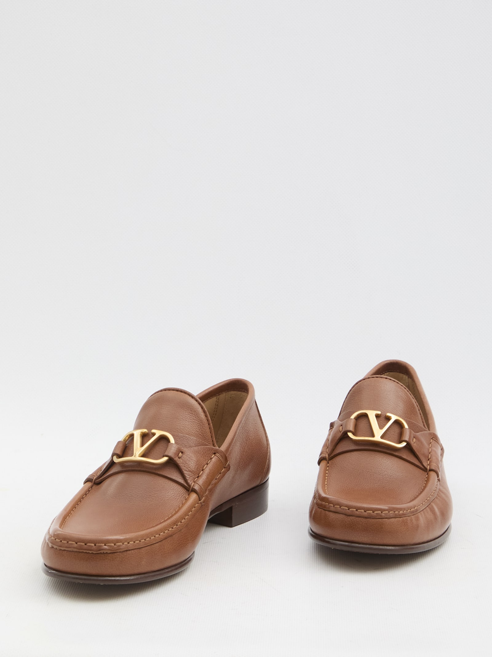 Valentino Garavani Men Vlogo Signature Leather Loafers In Tobacco