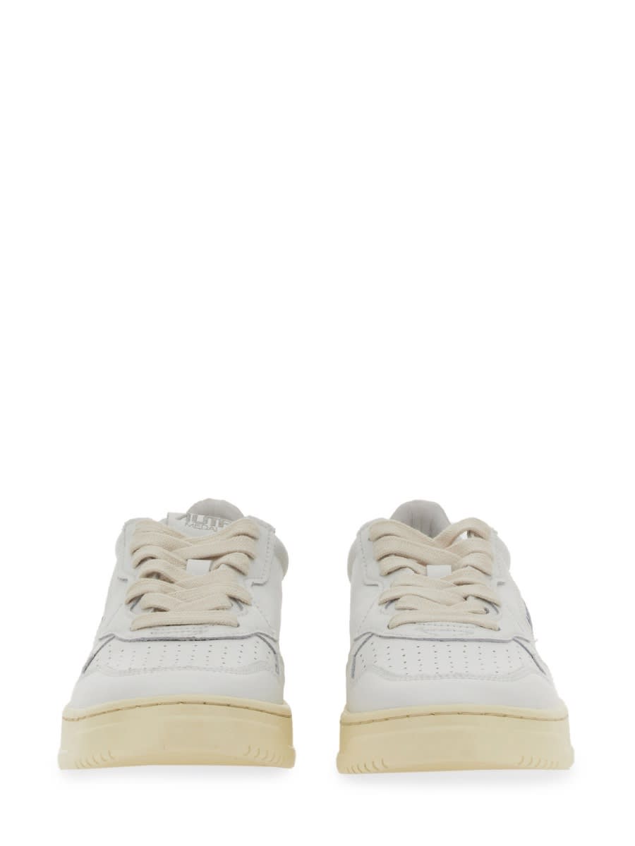 Shop Autry Sneaker Ll05 In White
