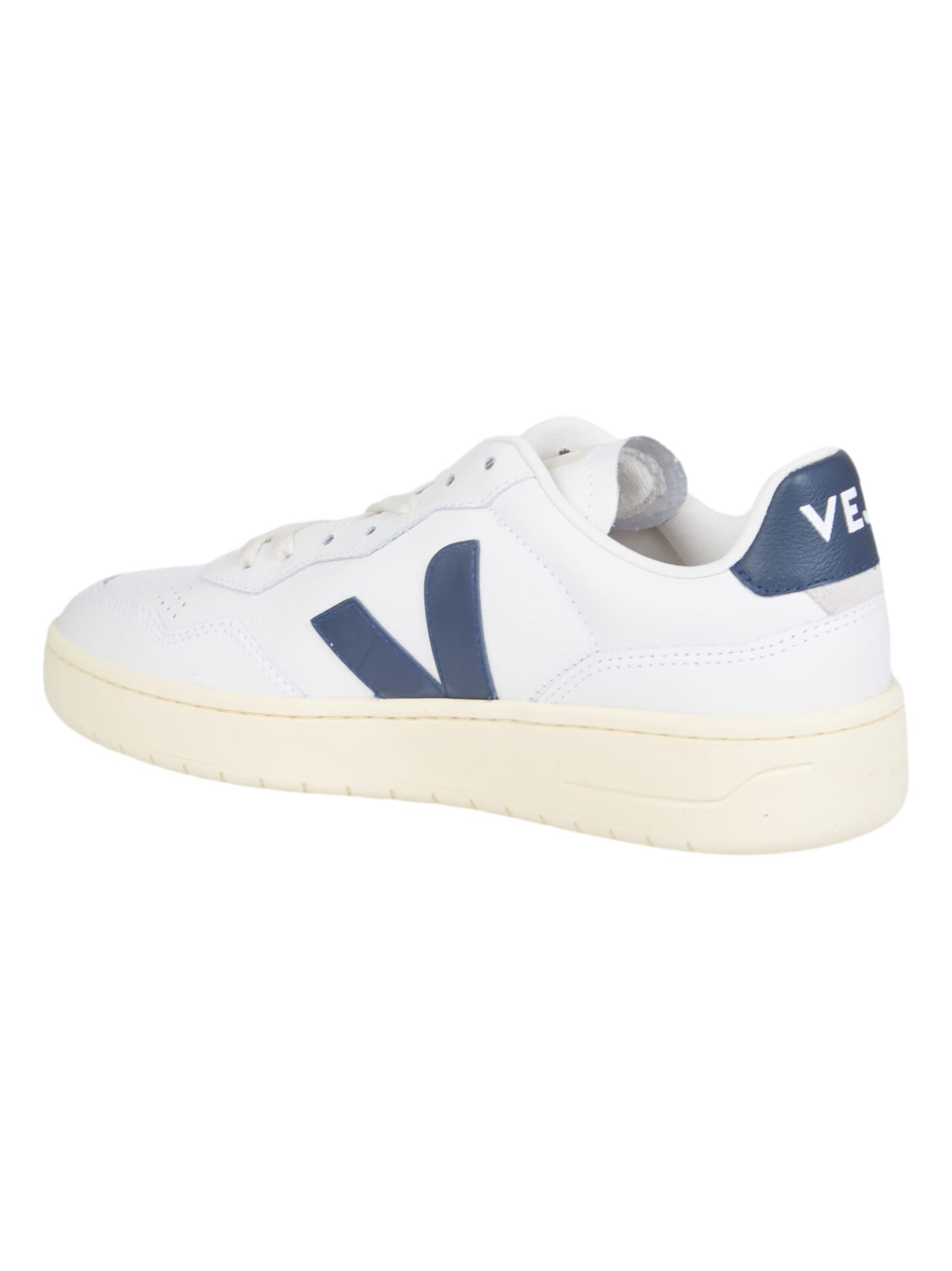 Veja Low-top White Leather Sneakers With Contrasting Logo