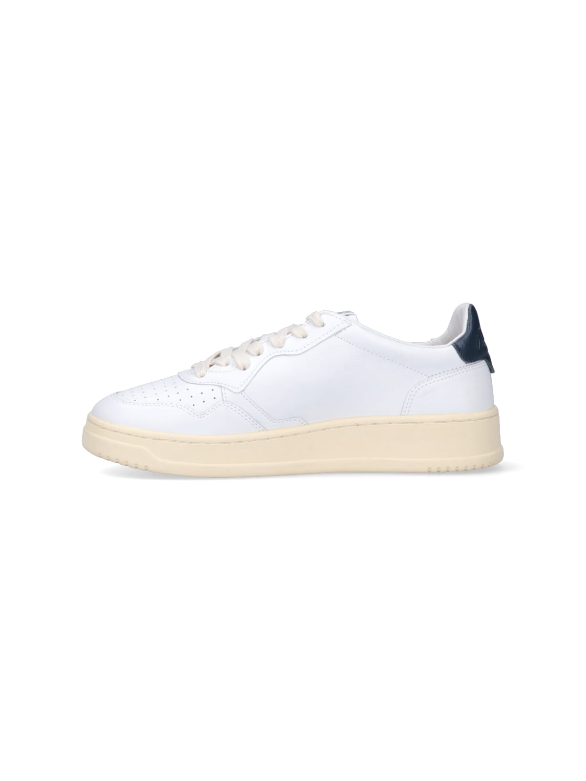Shop Autry Low Sneakers Medalist In Wht/space