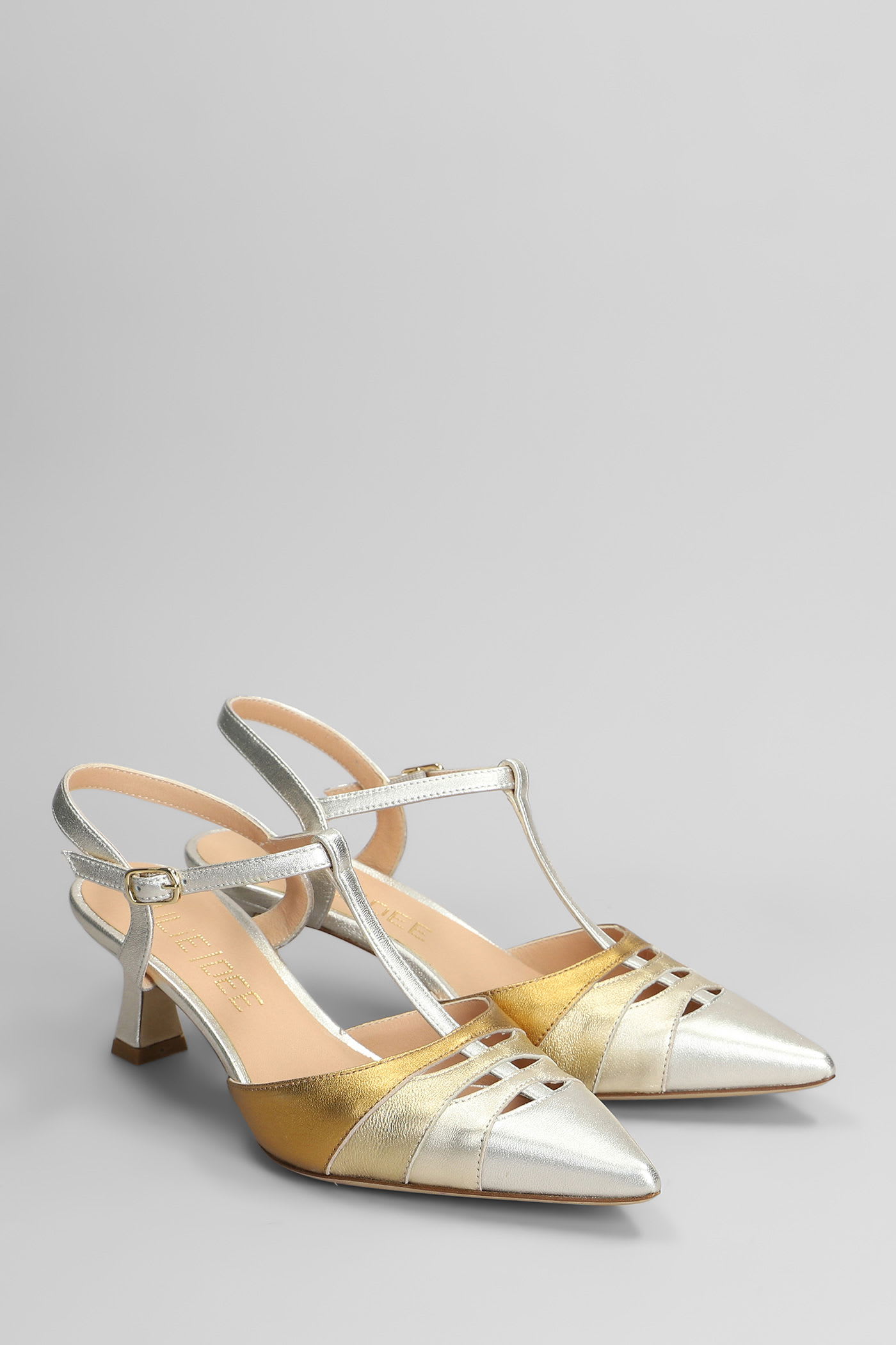 Julie Dee Pumps In Platinum Leather