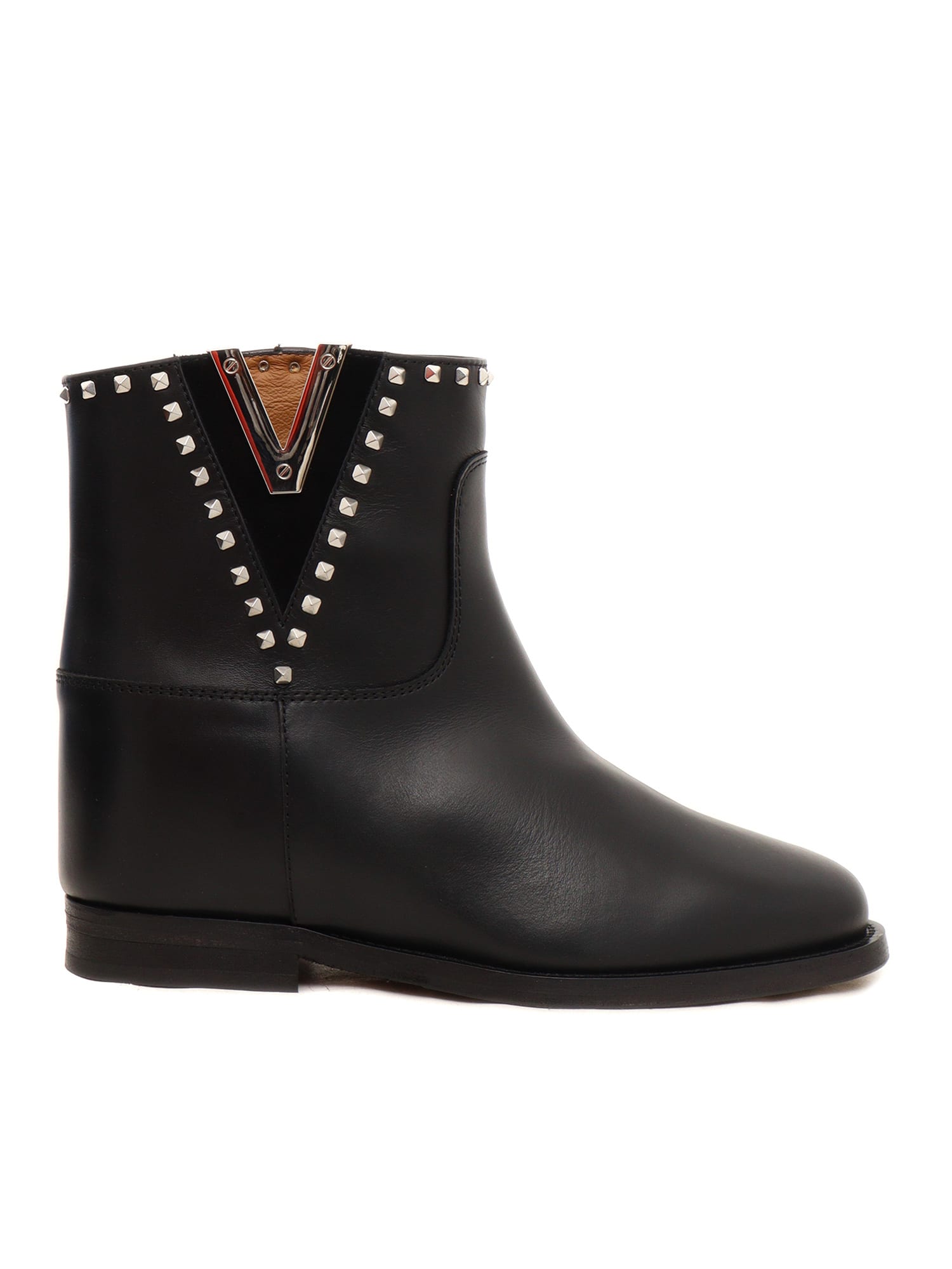 V Logo + Studs Boots