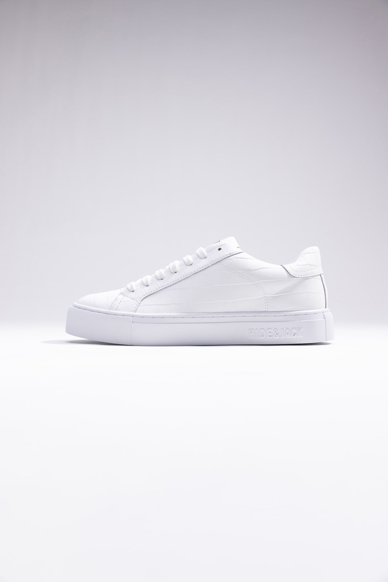 Shop Hide&amp;jack Low Top Sneaker - Essence Tuscany White