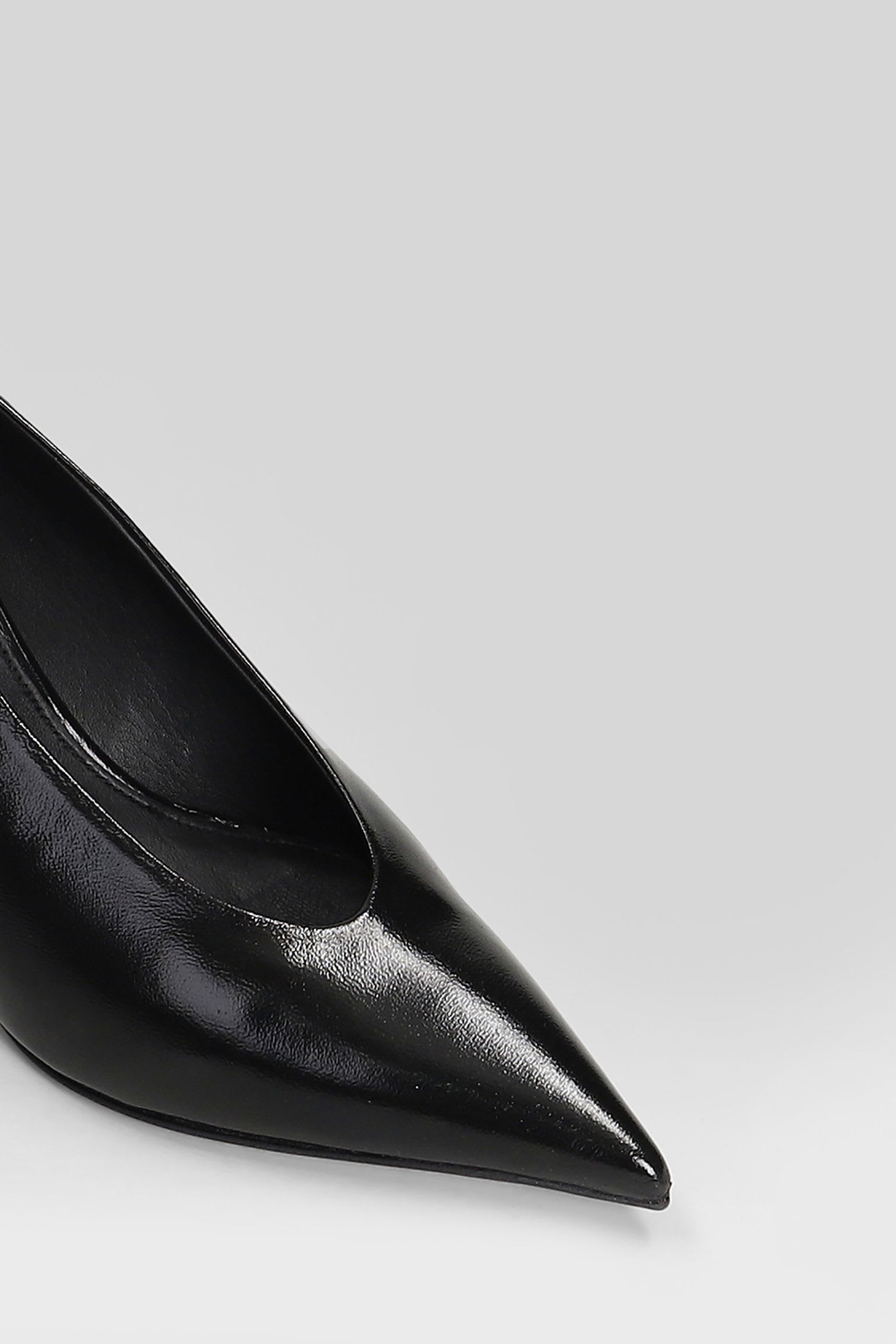 The Seller Pumps In Black Leather In Black