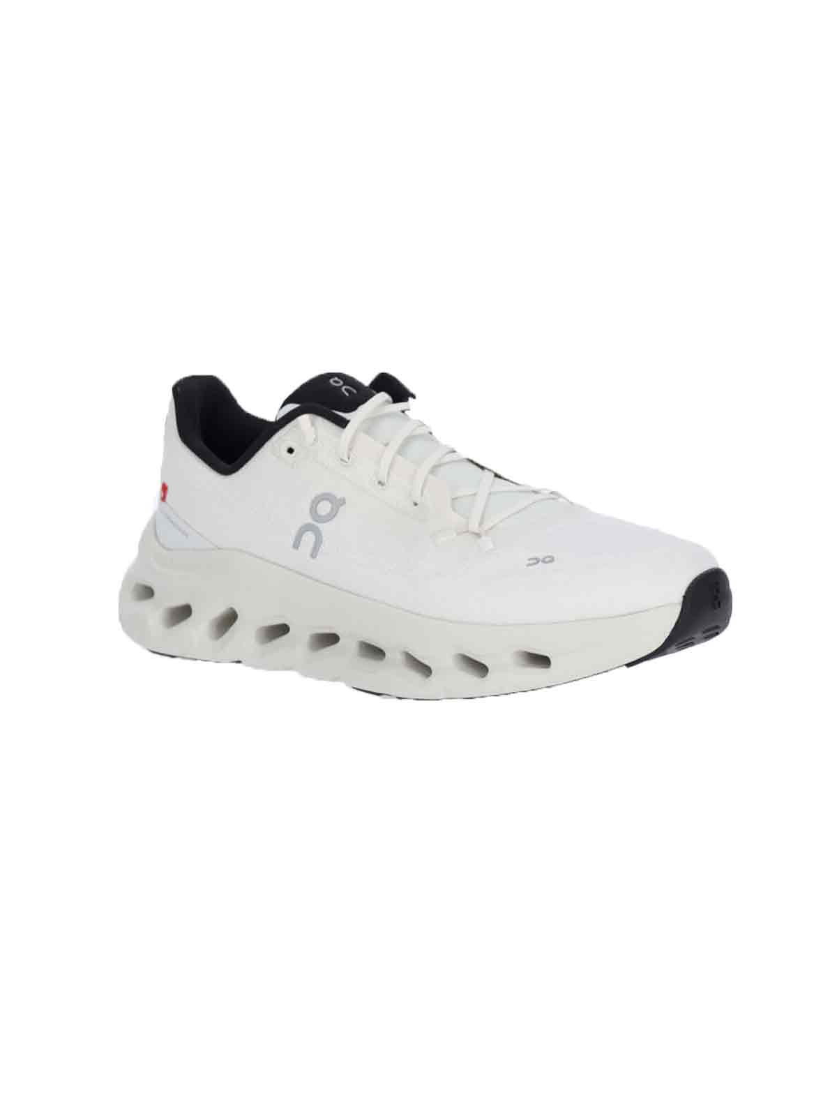 On White Sneakers With Distinctive Sole In White