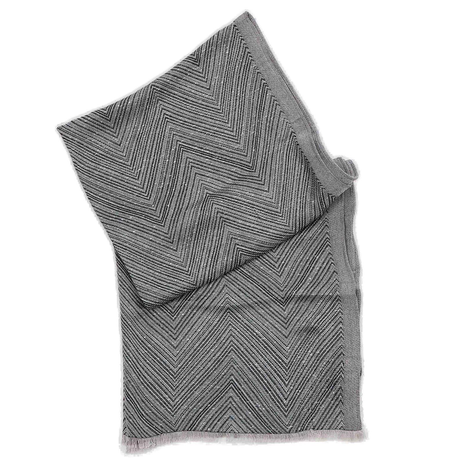 Zigzag-woven Frayed Edge Scarf